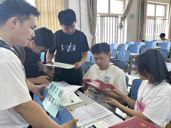 毕业季|beat365英国官网|管理学院|毕业骊歌起，青春再启航—我院2024届毕业生平安离校