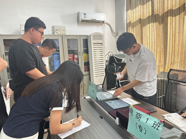 毕业季|beat365英国官网|管理学院|毕业骊歌起，青春再启航—我院2024届毕业生平安离校
