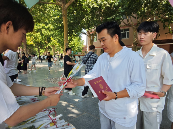 毕业季|beat365英国官网|管理学院|毕业骊歌起，青春再启航—我院2024届毕业生平安离校
