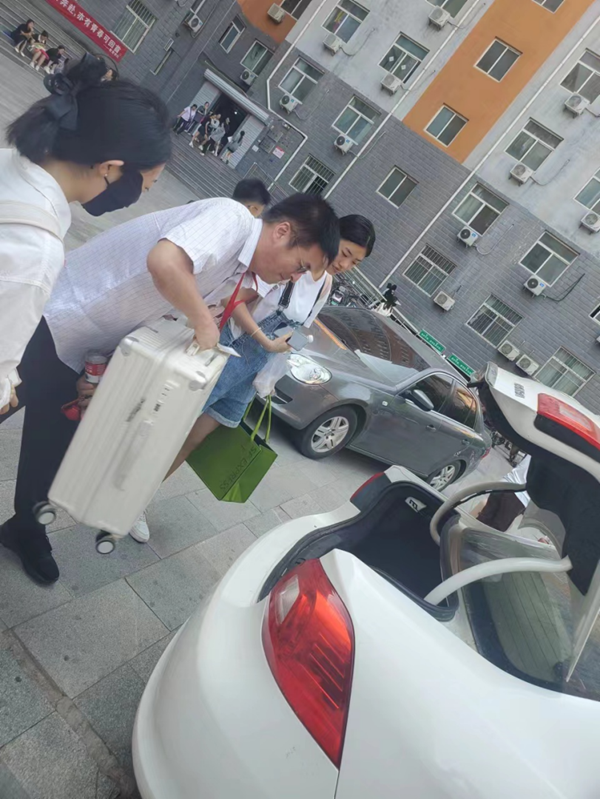 毕业季|beat365英国官网|管理学院|毕业骊歌起，青春再启航—我院2024届毕业生平安离校