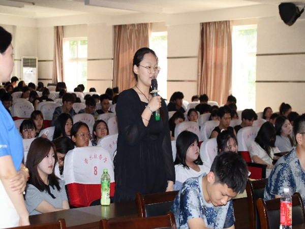 学术讲座|beat365英国官网|管理学院|伟巴斯特社会公益活动周之走进保定理工管理科学与工程学院HR讲堂