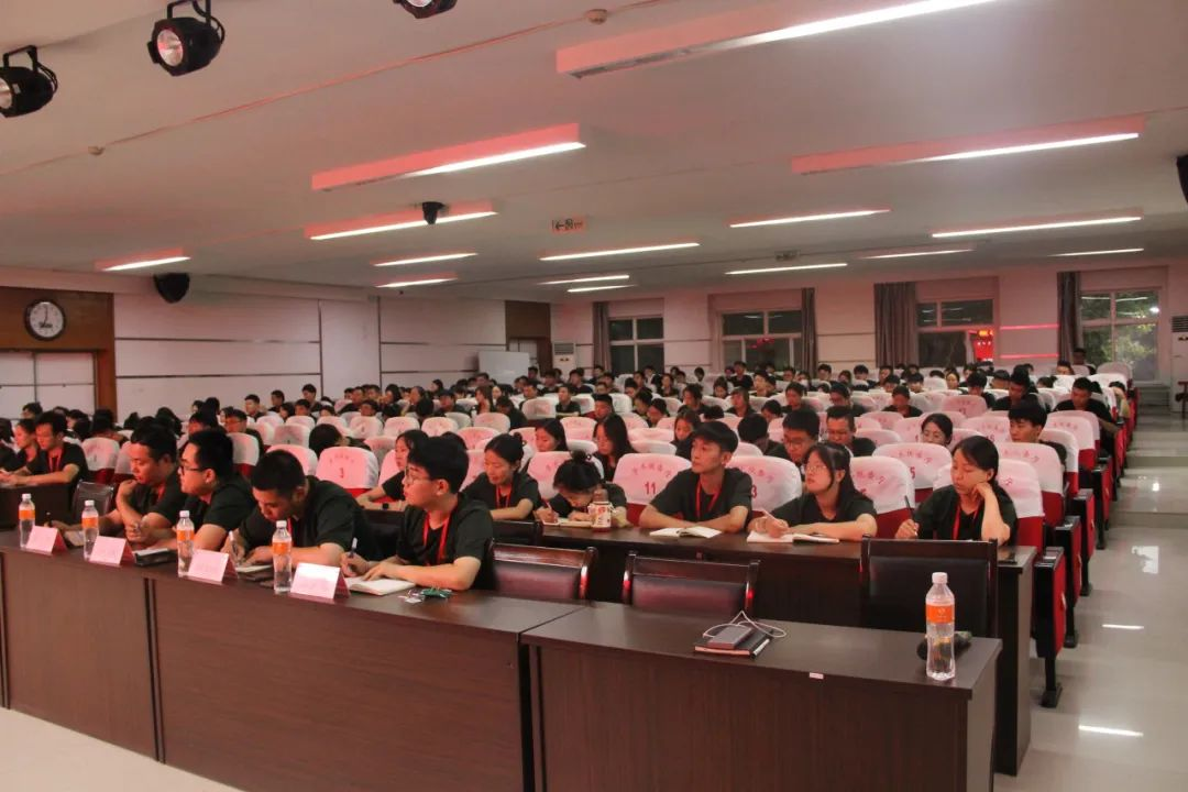 beat365英国官网||行远自迩,笃行不怠——2024-2025学年学管干部第一次培训会