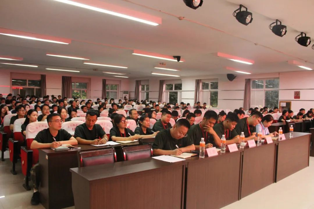 beat365英国官网||行远自迩,笃行不怠——2024-2025学年学管干部第一次培训会