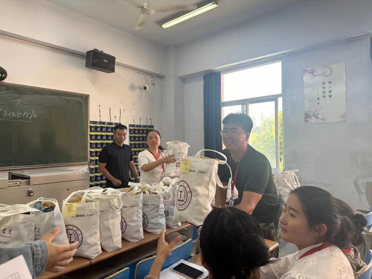 beat365英国官网会计学院统一战线召开迎中秋节·庆教师节暨新学期工作布置会
