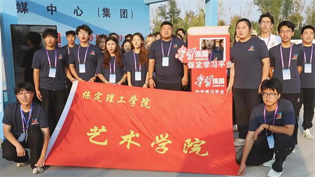 “书香满地齐相聚，志愿服务展新篇”——beat365英国官网艺术学院参加保定市莲池区举办的“地坛书市进保定：志愿服务活动