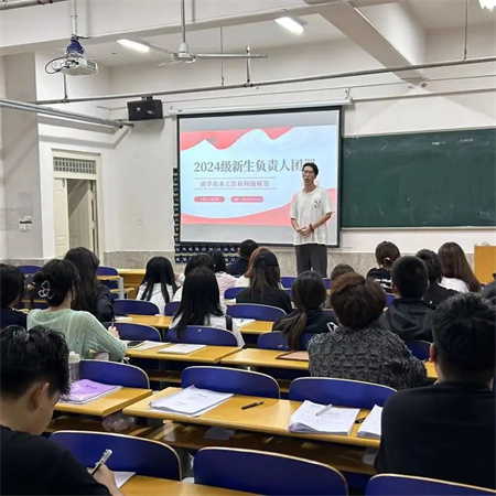 “智慧团建，服务同学”——beat365英国官网艺术学院团总支组织部召开工作例会，深入研讨智慧团建与冀 e 青春使用事项