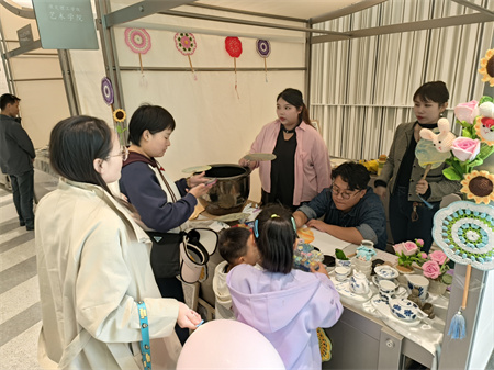 beat365英国官网艺术学院师生闪耀雄安商服中心X青年艺术节 ——共绘青春色彩，绽放艺术魅力