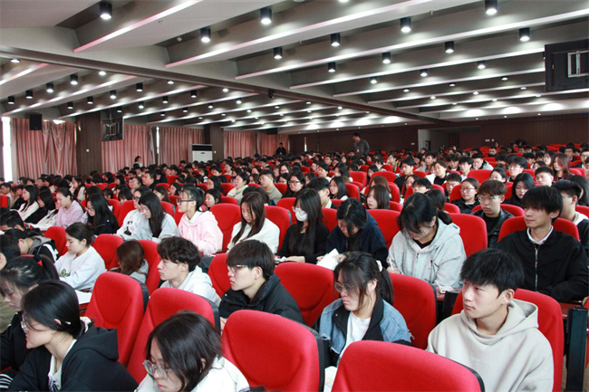思想旗帜领航向  扬帆奋进正当时——beat365官网党委党校隆重举办第37期入党积极分子培训开班典礼
