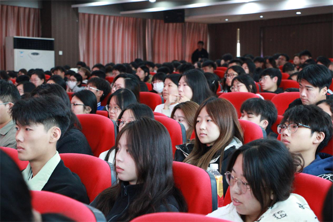 思想旗帜领航向  扬帆奋进正当时——beat365官网党委党校隆重举办第37期入党积极分子培训开班典礼