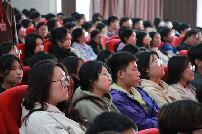 思想旗帜领航向  扬帆奋进正当时——beat365官网党委党校隆重举办第37期入党积极分子培训开班典礼