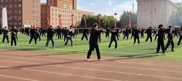 运动会开幕式|beat365英国官网|管理学院|燃情启幕运动会，绽放风采展雄姿