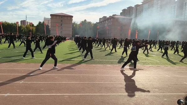 运动会开幕式|beat365英国官网|管理学院|燃情启幕运动会，绽放风采展雄姿
