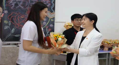 beat365英国官网教育学院“晨曦细雨育桃李,金秋硕果慰园丁”教育学院教师节活动圆满结束