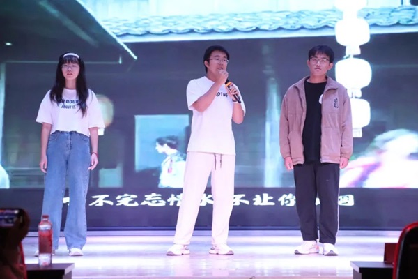 新生风采|beat365英国官网|管理学院|“璀璨晚会启新程，辉煌篇章展未来”新生晚会