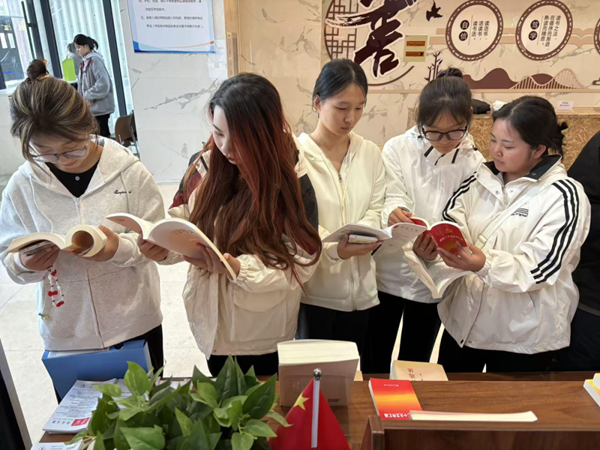 团日活动|beat365英国官网|管理学院|追寻红色记忆，传承革命精神