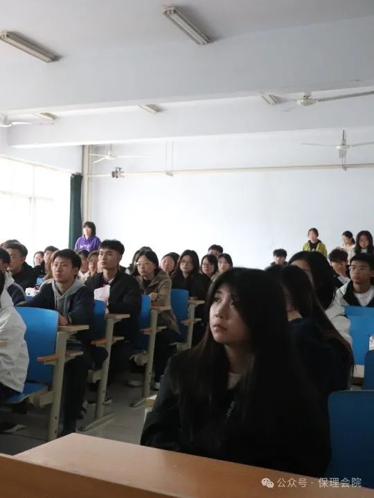 beat365英国官网会计学院团旗引领成长路，培训铸就青春梦