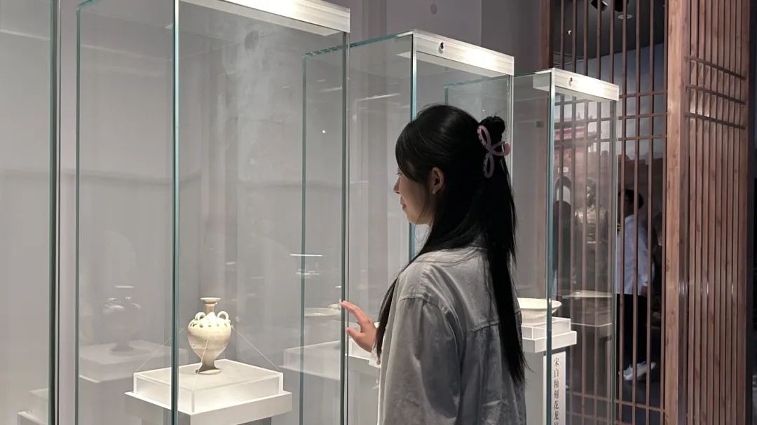 beat365英国官网经济学院组织学生前往保定市博物馆开展“寻访追忆峥嵘路，实践奋斗显担当”爱国主义教育实践活动