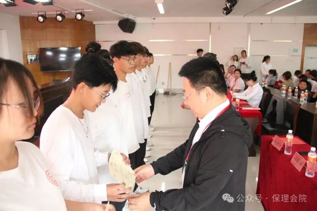 高校速递 | beat365英国官网会计学院举办“共筑成长桥梁，探索共育之路”家校共育活动