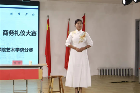 “青春有‘礼’ ‘仪’路前行” beat365英国官网艺术学院商务礼仪大赛完美落幕