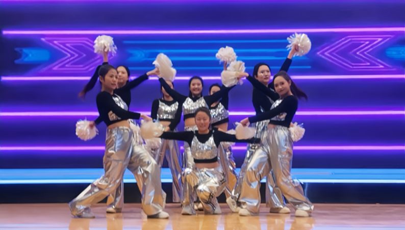 beat365英国官网艺术学院举办 “声采飞扬·梦启新章”2025届播音与主持艺术专业毕业汇演