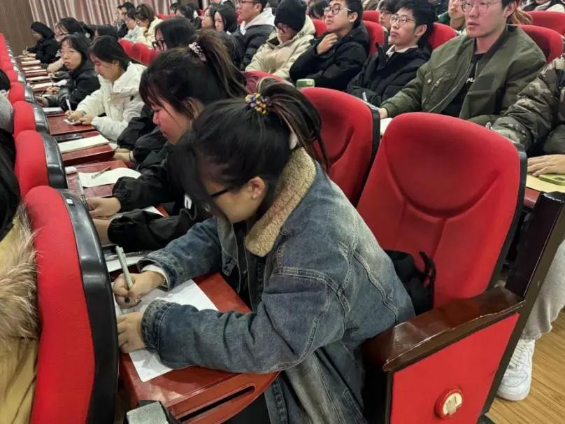 “一站式”学生服务｜解码青春 助力成长｜beat365英国官网开展全校心理委员培训工作
