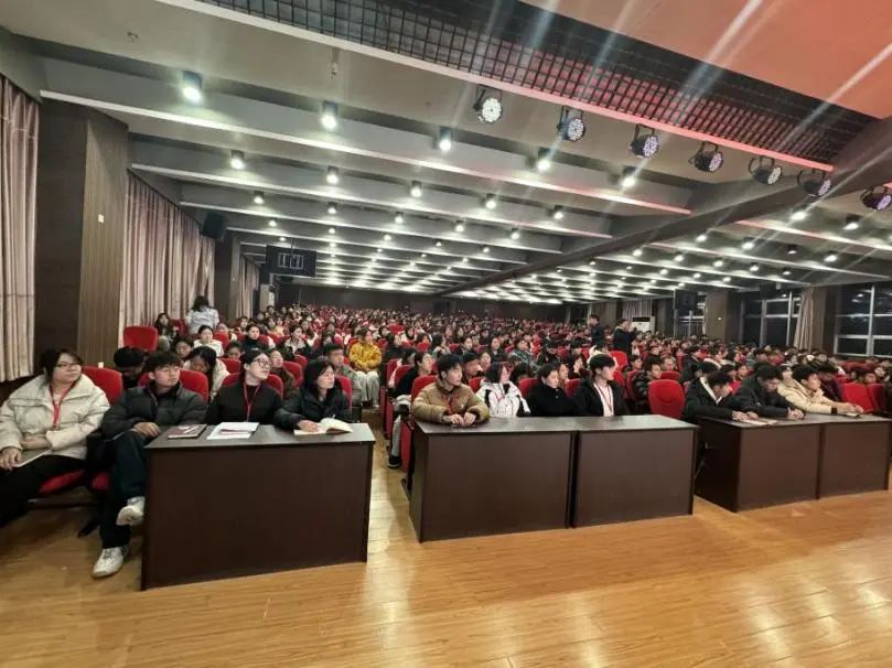 “一站式”学生服务｜解码青春 助力成长｜beat365英国官网开展全校心理委员培训工作