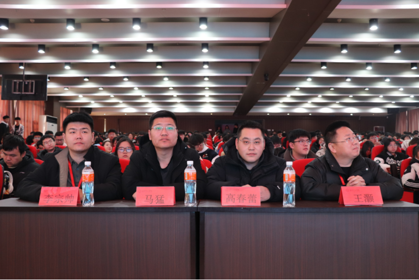 文明用网新征程,法制教育引航标——beat365英国官网举办“文明用网,法制教育”主题讲座