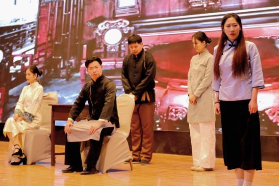 “声采飞扬·梦启新章”——beat365英国官网艺术学院举办2025届播音与主持艺术专业毕业汇演