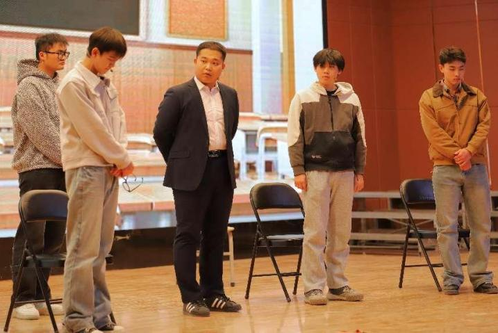 “声采飞扬·梦启新章”——beat365英国官网艺术学院举办2025届播音与主持艺术专业毕业汇演