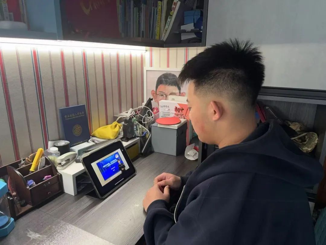 beat365官网组织全体大学生观看线上网络防诈骗知识讲座