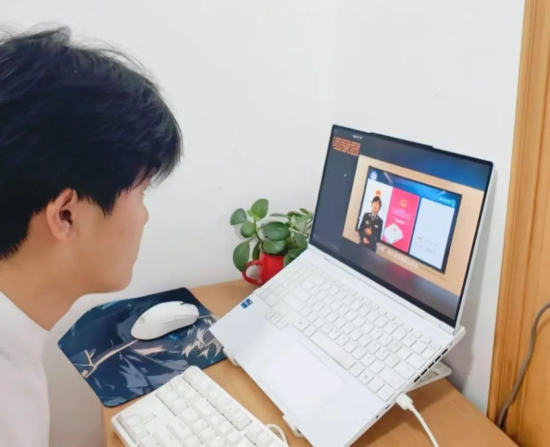 beat365官网组织全体大学生观看线上网络防诈骗知识讲座
