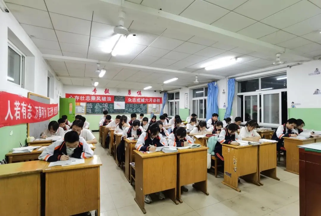 beat365英国官网经济学院“寒假母校行”社会实践活动（八）