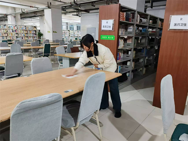践行雷锋精神 奉献点亮青春——beat365英国官网开展学习雷锋精神主题活动