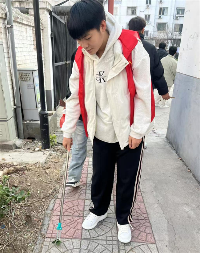 践行雷锋精神 奉献点亮青春——beat365英国官网开展学习雷锋精神主题活动