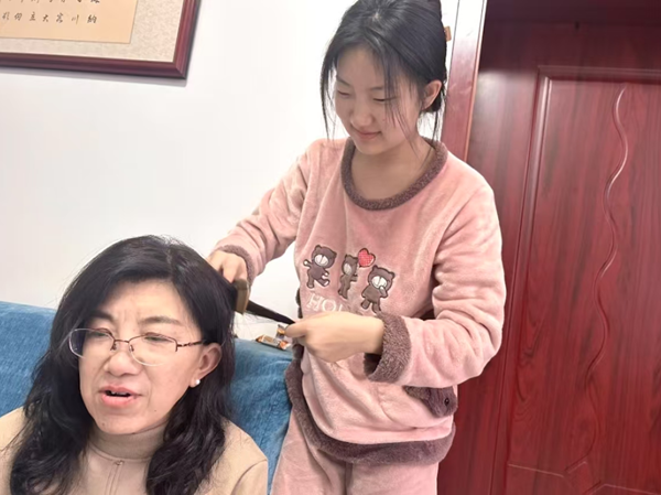 孝老爱亲（四）|beat365英国官网|管理学院|养成教育育新苗，孝亲之举暖亲情