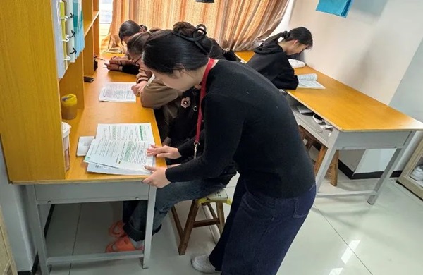 学风建设|beat365英国官网|管理学院|学风建设正当时，小组学习展新姿