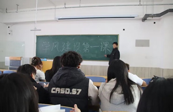 学风建设|beat365英国官网|管理学院|学风建设正当时，小组学习展新姿