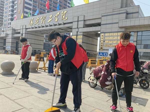 党建引领|beat365英国官网|管理学院|传承红色基因，践行雷锋精神