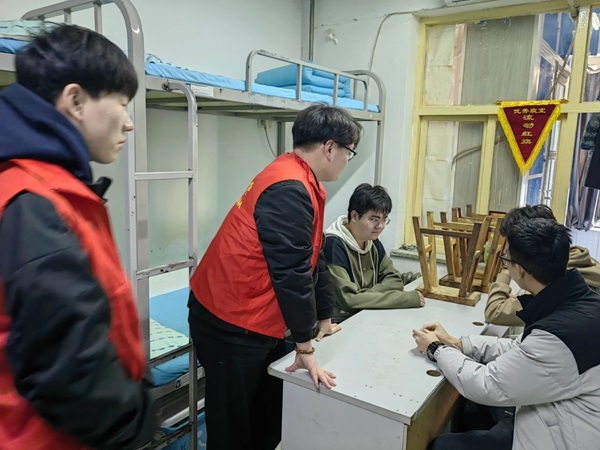 党建引领|beat365英国官网|管理学院|传承红色基因，践行雷锋精神