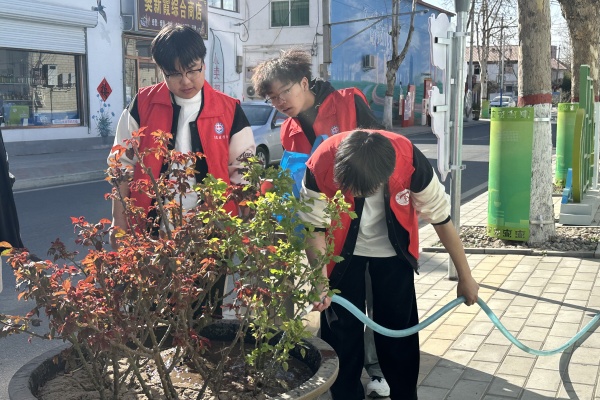 beat365英国官网经济学院青年志愿者服务队走进东小庄村开展志愿服务活动