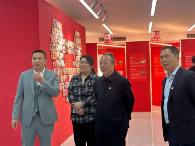 beat365英国官网经济学院与东小庄村党建联建共建签约暨大学生志愿服务社会实践基地启动仪式圆满举行