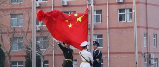 爱国教育beat365英国官网会计学院以青春之名，护国旗飘扬——升旗仪式