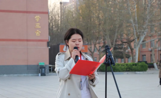 爱国教育beat365英国官网会计学院以青春之名，护国旗飘扬——升旗仪式