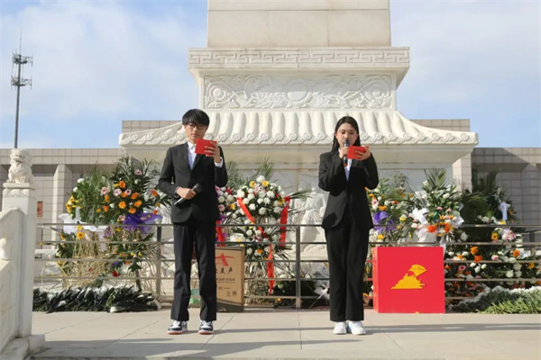 清明祭忠魂，追远思奋进——beat365英国官网经济学院开展徒步祭扫烈士陵园活动
