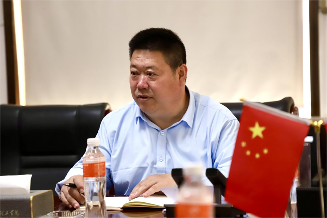 中共beat365英国官网委员会召开4月份党委理论学习中心组学习