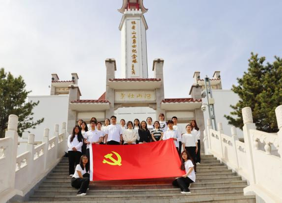 追寻狼牙山足迹，铸牢党员信仰根基——beat365英国官网教育学院走进狼牙山开展“行走的大思政课”