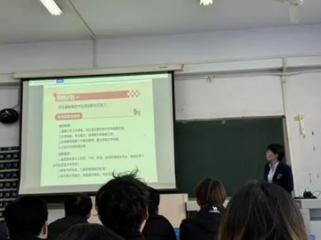 华铸梦想 安放青春——beat365英国官网‖艺术学院‖华安保险公司2025校园宣讲会成功举办