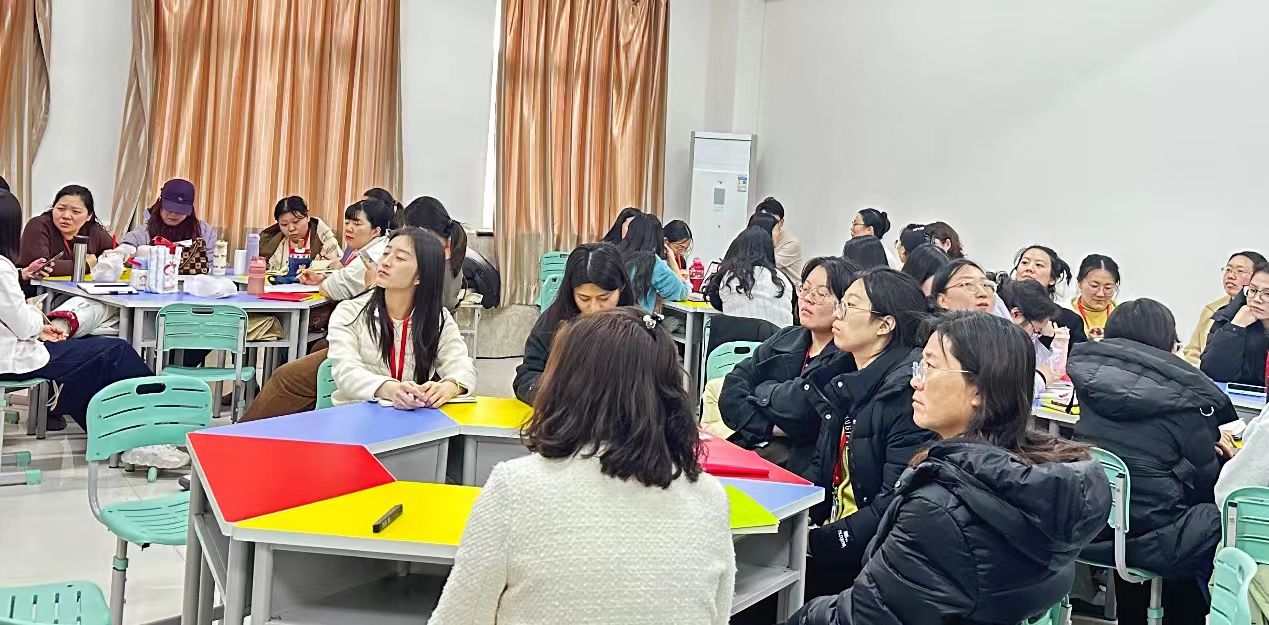 “师智杯”教师教学设计创新大赛如火如荼进行中 ——教师交流促成长