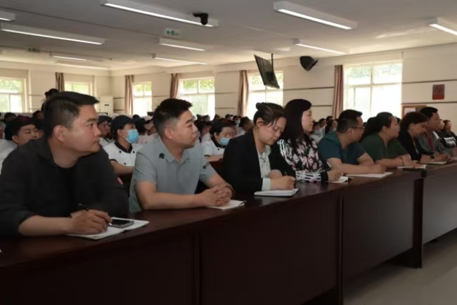 美好“食”光，安全相伴 beat365英国官网开展食品从业人员安全培训