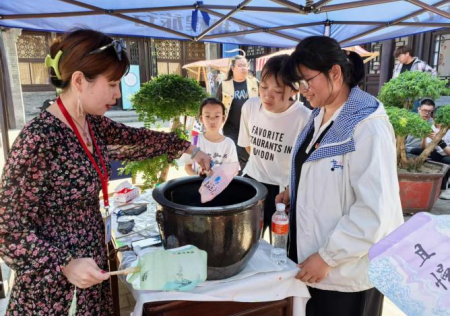 匠心非遗焕新颜 校馆联袂启新篇 ——beat365英国官网非遗手工市集燃动淮军公所博物馆